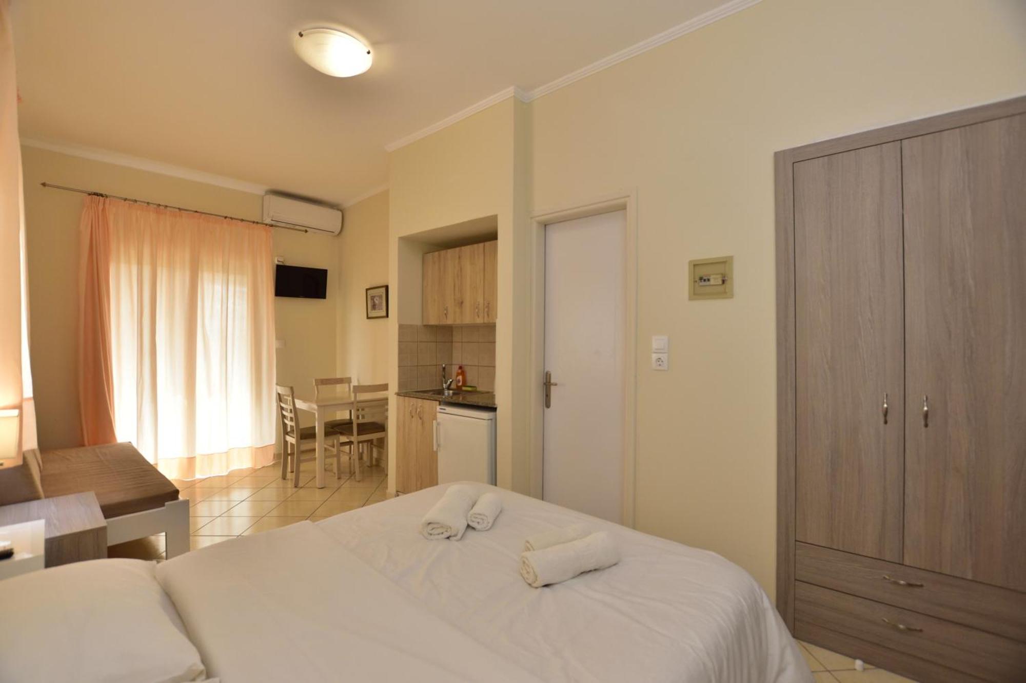 Flisvos Rooms ปาไลโอโกรา ภายนอก รูปภาพ